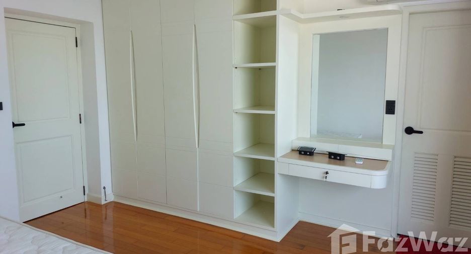 For rent 3 bedrooms condo in Bang Rak, Bangkok