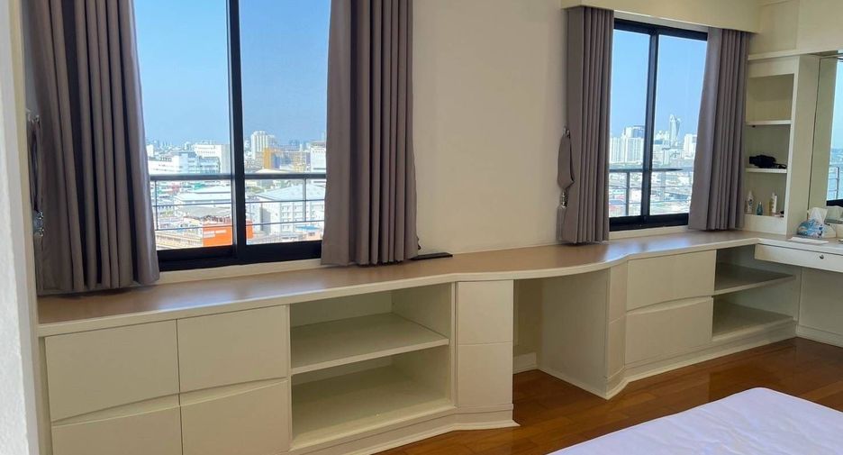 For rent 3 bedrooms condo in Bang Rak, Bangkok