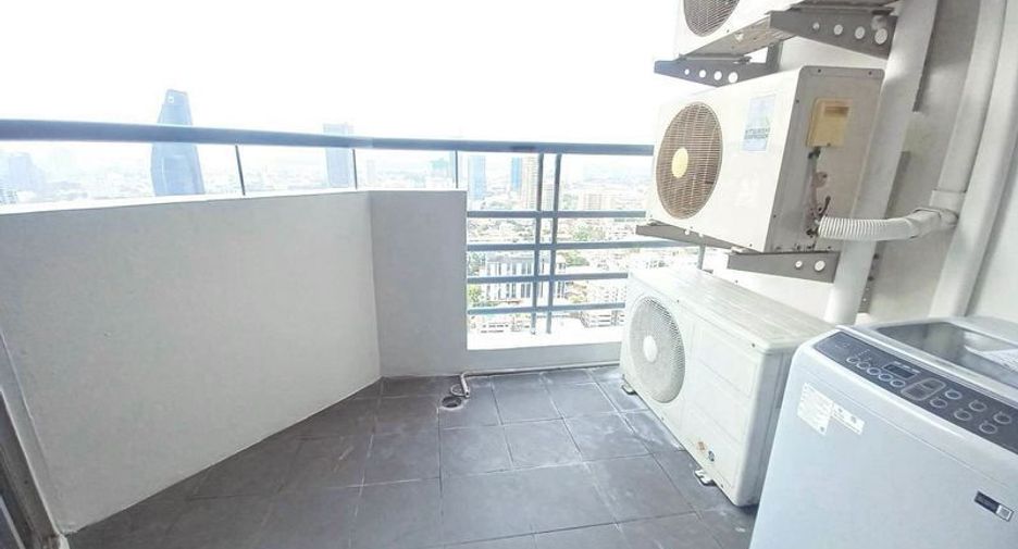 For rent 2 bedrooms condo in Watthana, Bangkok