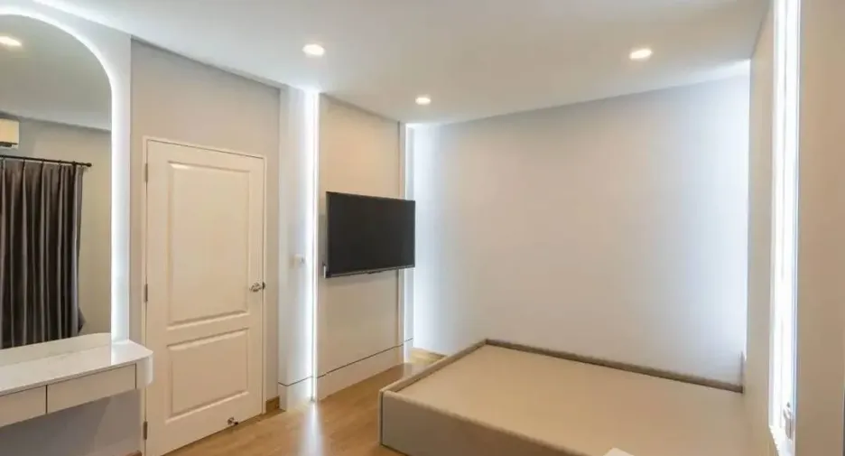 Haus zur Miete mit 4 Zimmer in Bang Khun Thian, Bangkok