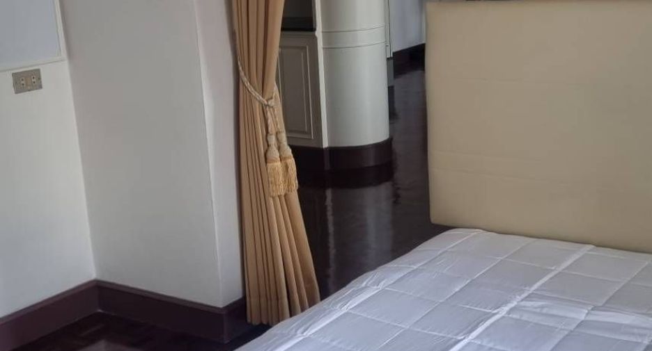 For rent 2 bedrooms apartment in Watthana, Bangkok