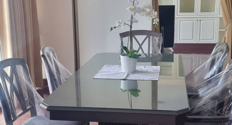 For rent 2 bedrooms apartment in Watthana, Bangkok