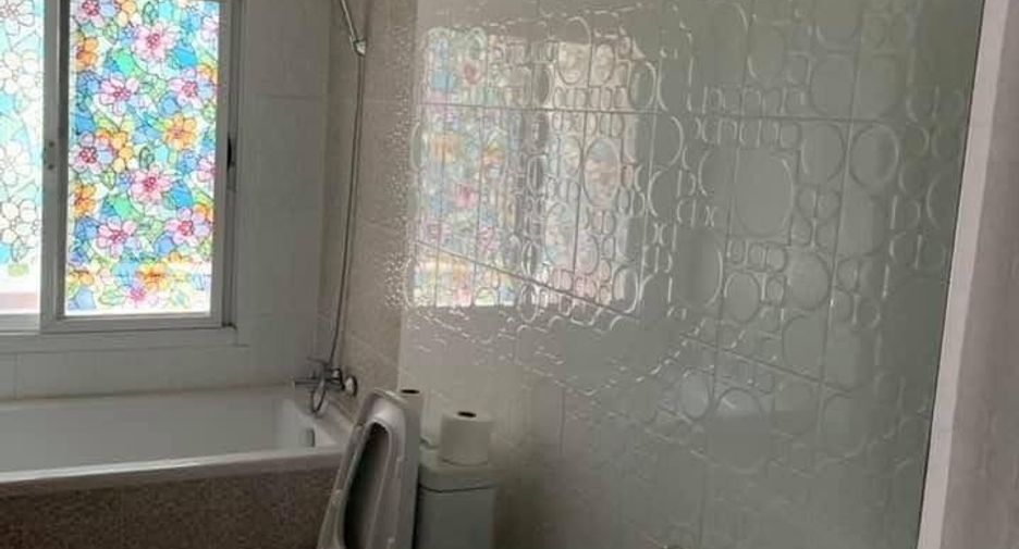 For rent 4 bedrooms house in Watthana, Bangkok