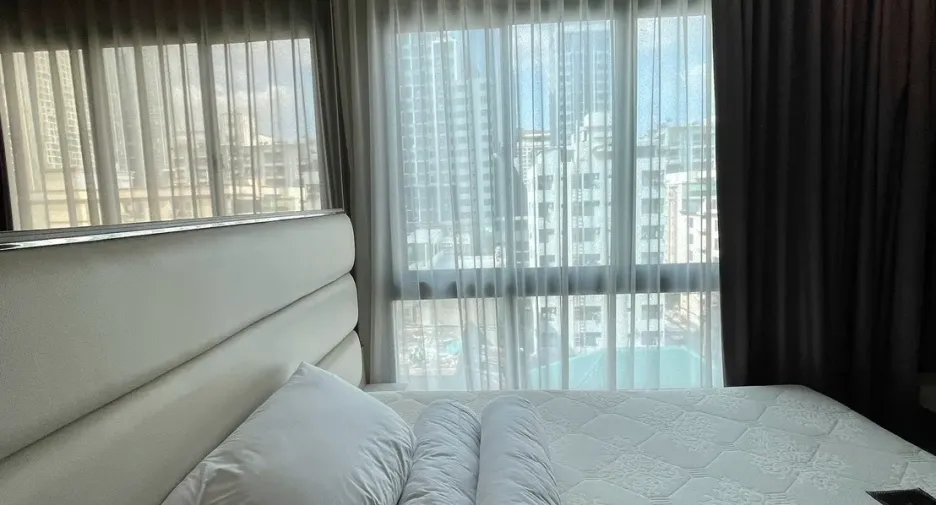 For rent 2 bedrooms condo in Phaya Thai, Bangkok