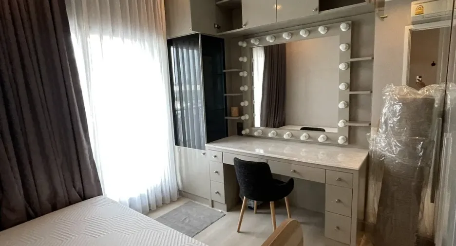 For rent 2 bedrooms condo in Phaya Thai, Bangkok