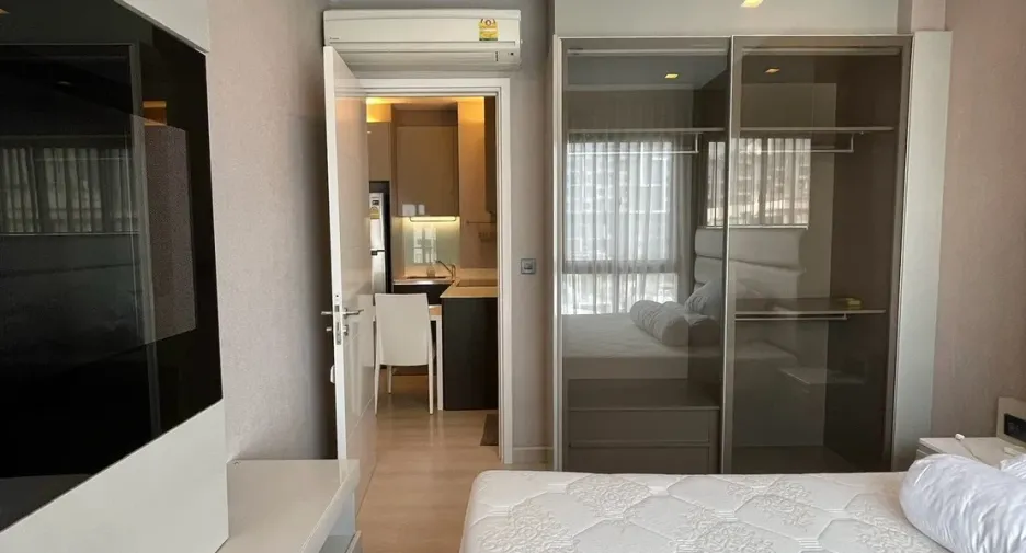 For rent 2 bedrooms condo in Phaya Thai, Bangkok