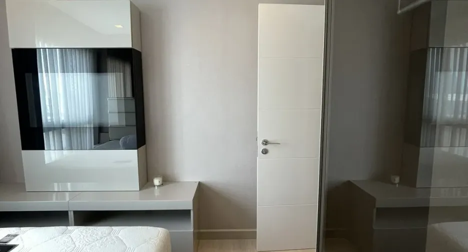 For rent 2 bedrooms condo in Phaya Thai, Bangkok