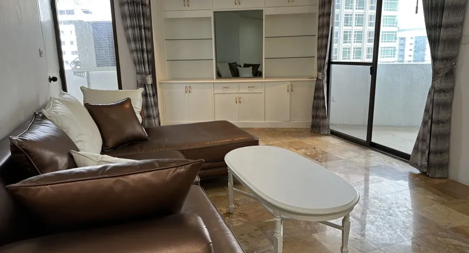 For rent 2 bedrooms condo in Watthana, Bangkok