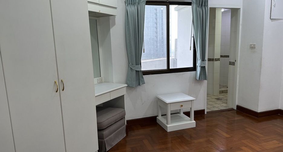For rent 2 bedrooms condo in Watthana, Bangkok