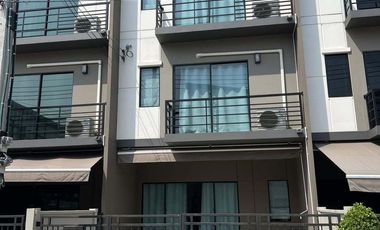 出租 3 卧室 独立屋 在 Prawet, 曼谷