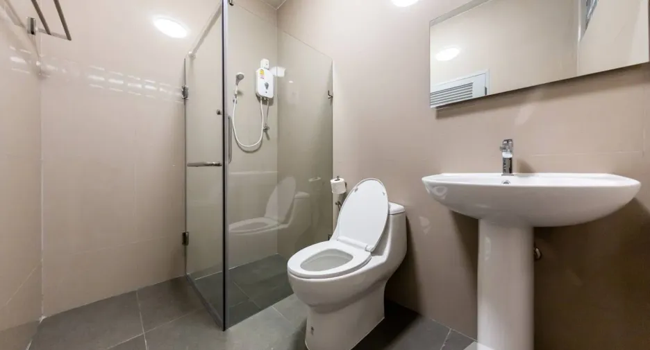 For rent 4 bedrooms townhouse in Yan Nawa, Bangkok