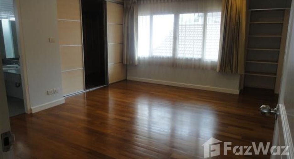 For rent 3 bedrooms condo in Khlong Toei, Bangkok