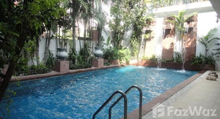 For rent 3 bedrooms condo in Khlong Toei, Bangkok