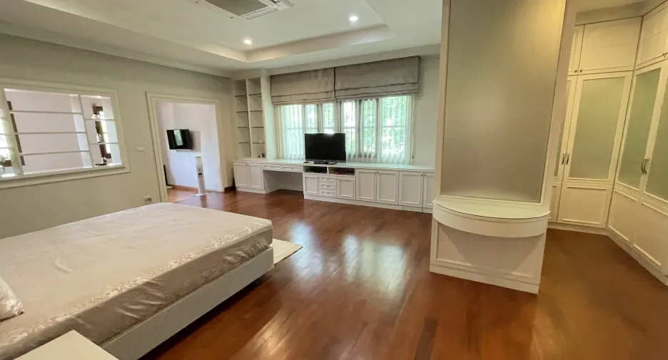 For rent 5 ベッドルーム house in Mueang Samut Prakan, Samut Prakan