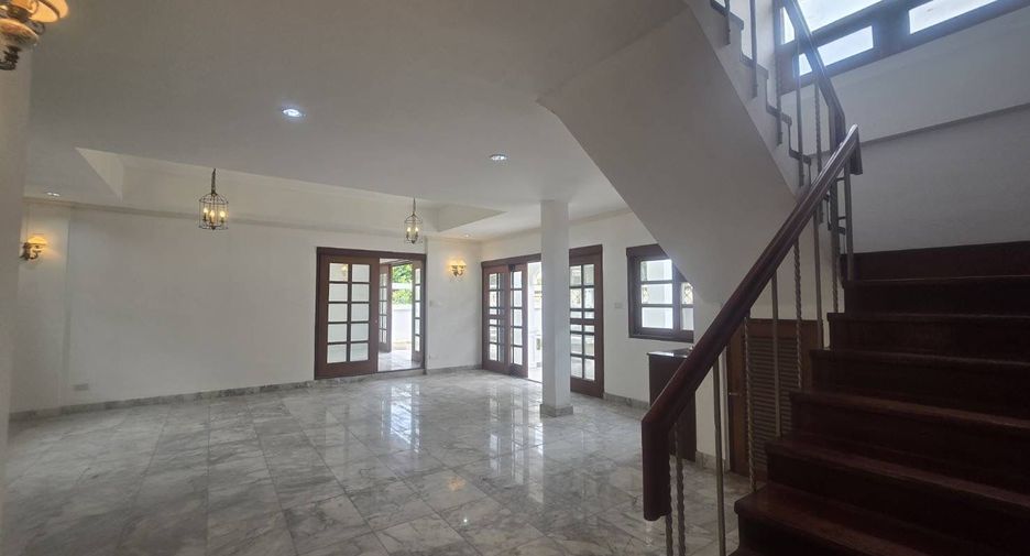 For rent 4 ベッドルーム house in Phra Khanong, Bangkok