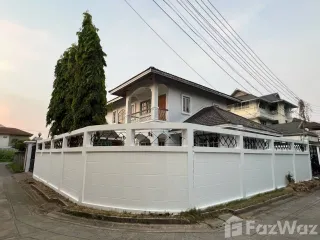 Casa en alquiler de 4 habitaciones en Phra Khanong, Bangkok