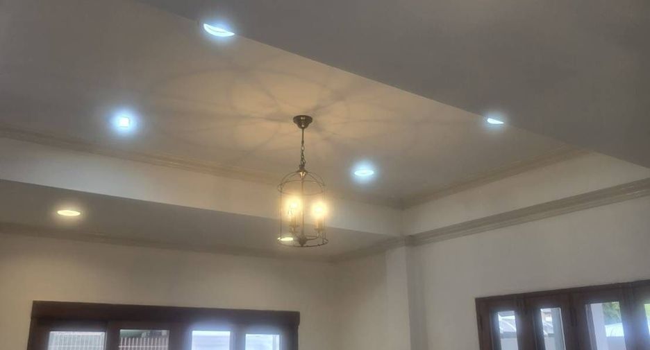 For rent 4 ベッドルーム house in Phra Khanong, Bangkok