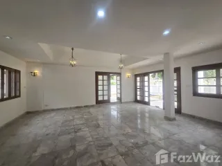 Casa en alquiler de 4 habitaciones en Phra Khanong, Bangkok