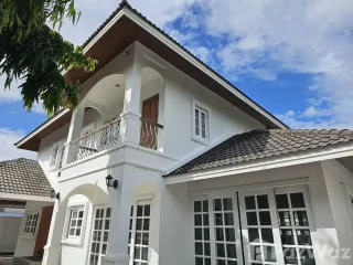 Casa en alquiler de 4 habitaciones en Phra Khanong, Bangkok
