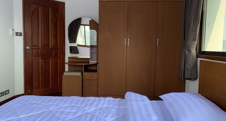 For rent 2 bedrooms condo in Watthana, Bangkok