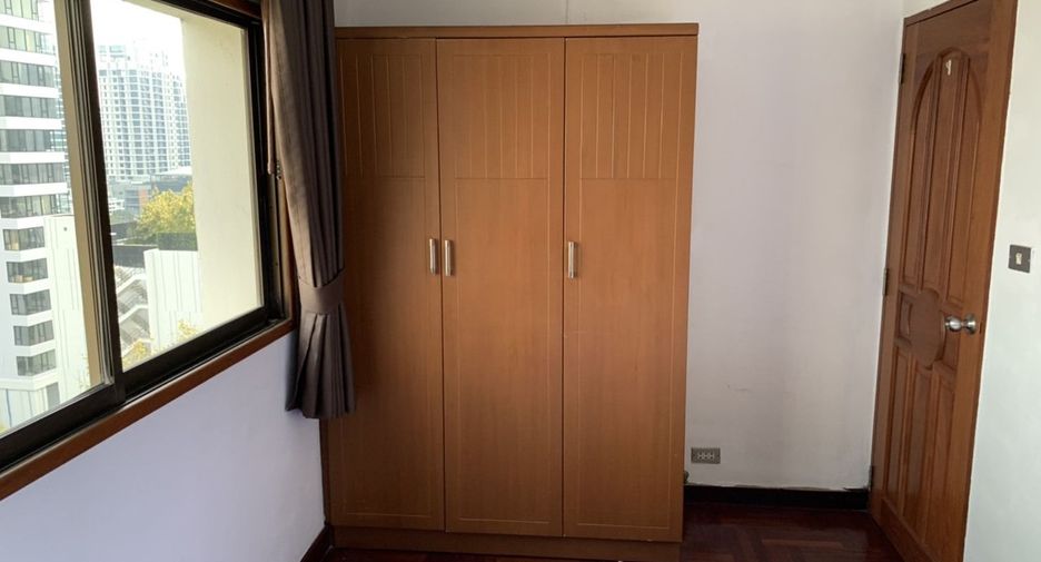 For rent 2 bedrooms condo in Watthana, Bangkok