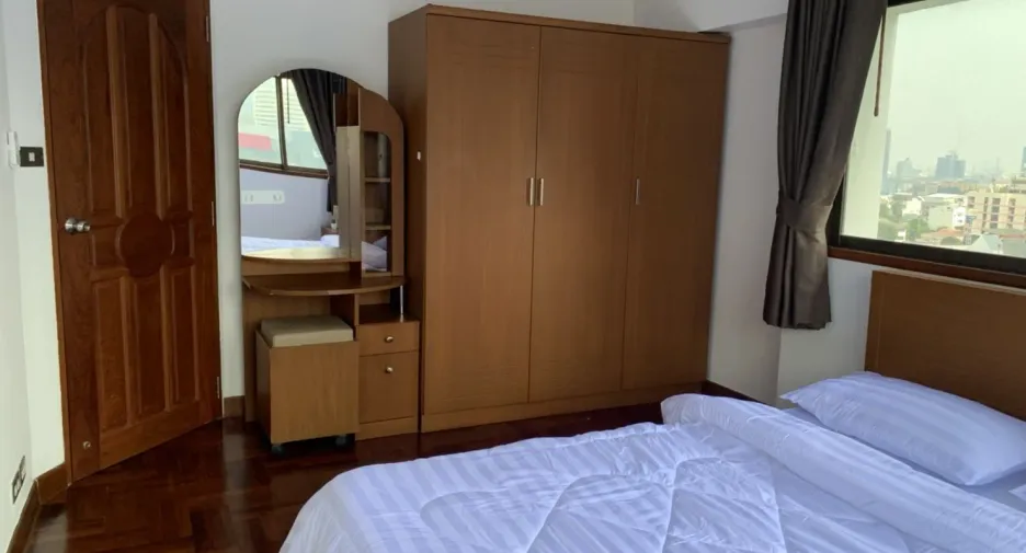 For rent 2 bedrooms condo in Watthana, Bangkok