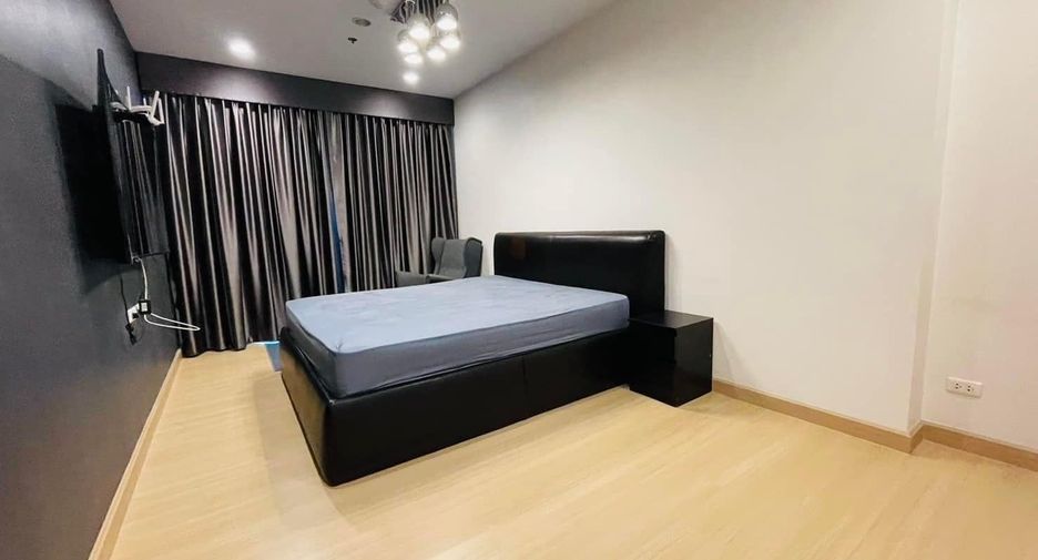 For rent 3 bedrooms condo in Yan Nawa, Bangkok