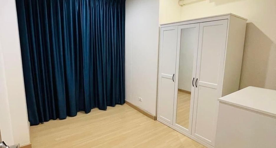 For rent 3 bedrooms condo in Yan Nawa, Bangkok