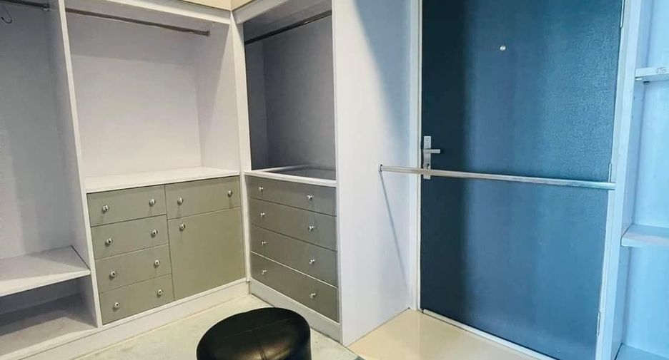 For rent 3 bedrooms condo in Yan Nawa, Bangkok