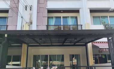 For rent 3 bedrooms townhouse in Bang Kapi, Bangkok