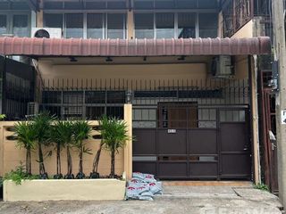 Casa adosada en alquiler de 3 habitaciones en Phra Khanong, Bangkok