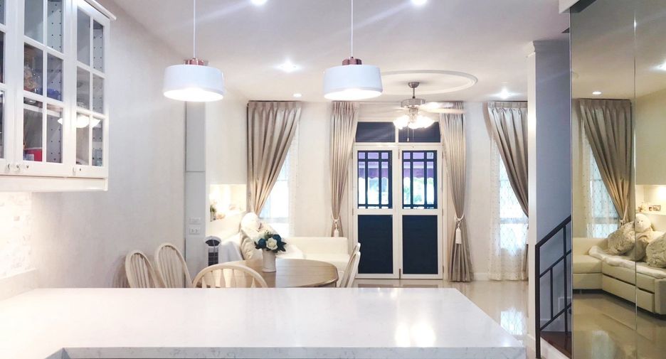 For rent 3 ベッドルーム house in Phra Khanong, Bangkok