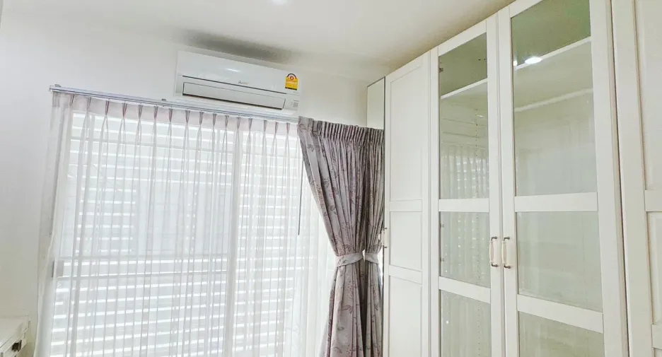 Haus zur Miete mit 3 Zimmer in Phra Khanong, Bangkok