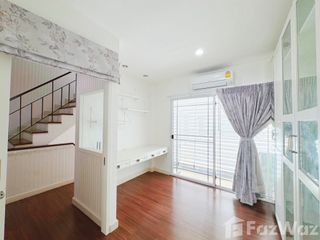 出租 3 卧室 独立屋 在 Phra Khanong, 曼谷