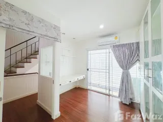 出租 3 卧室 独立屋 在 Phra Khanong, 曼谷