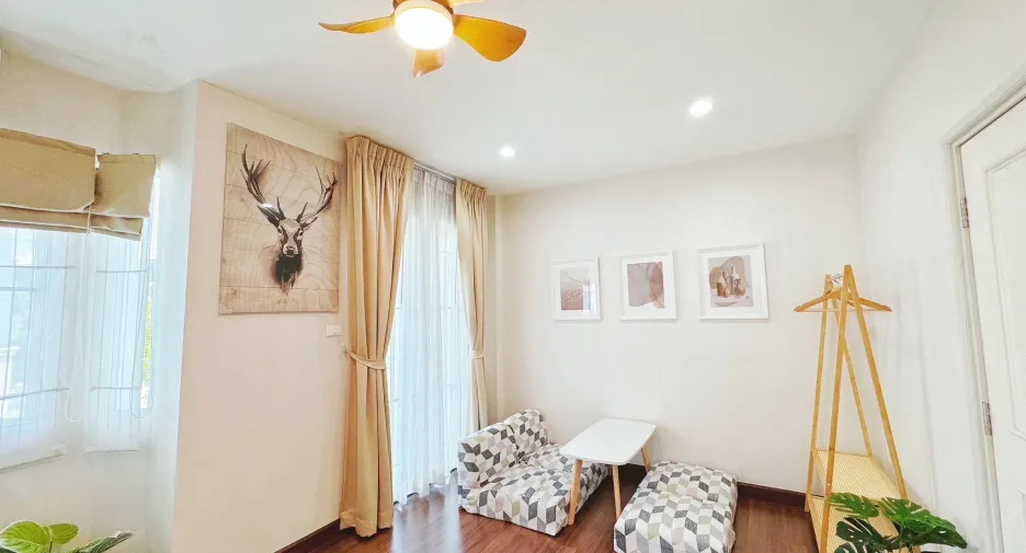 Haus zur Miete mit 3 Zimmer in Phra Khanong, Bangkok