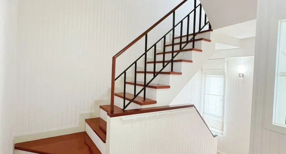 Haus zur Miete mit 3 Zimmer in Phra Khanong, Bangkok