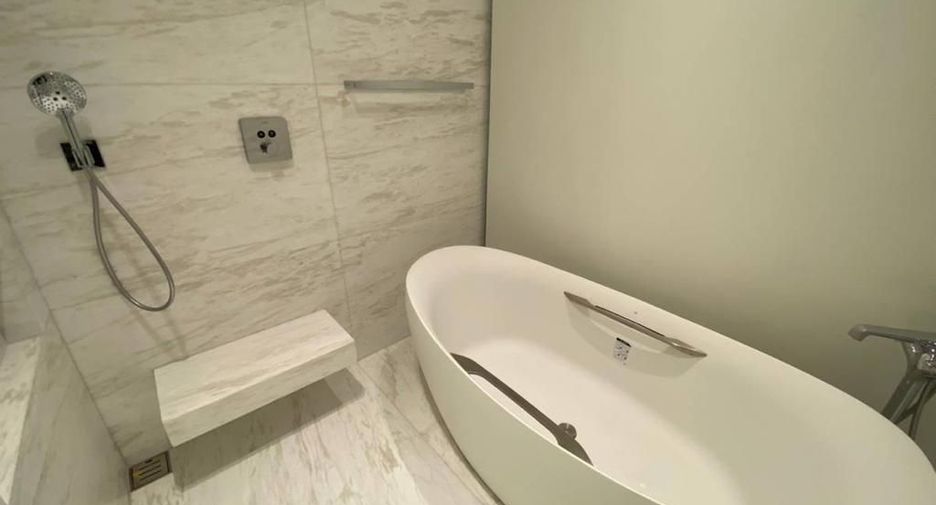 For rent 2 bedrooms condo in Pathum Wan, Bangkok