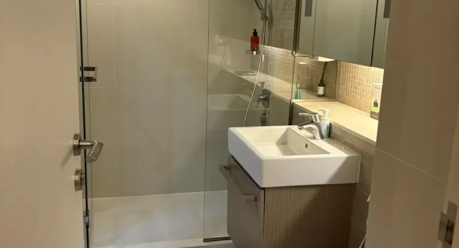 For rent 1 bed condo in Khlong Toei, Bangkok