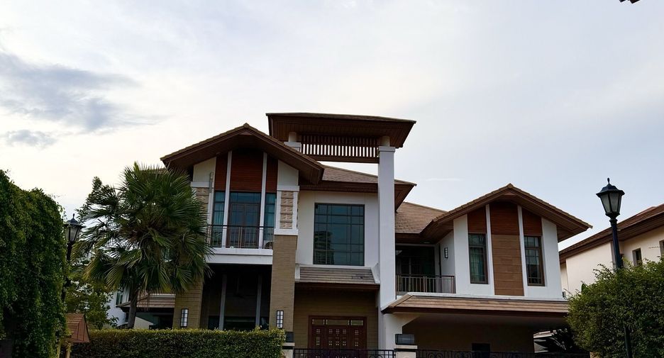 ให้เช่า 4 ห้องนอน บ้านเดี่ยว ใน วัฒนา, กรุงเทพฯ