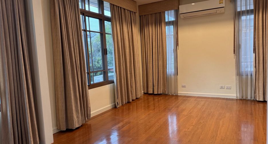 ให้เช่า 4 ห้องนอน บ้านเดี่ยว ใน วัฒนา, กรุงเทพฯ