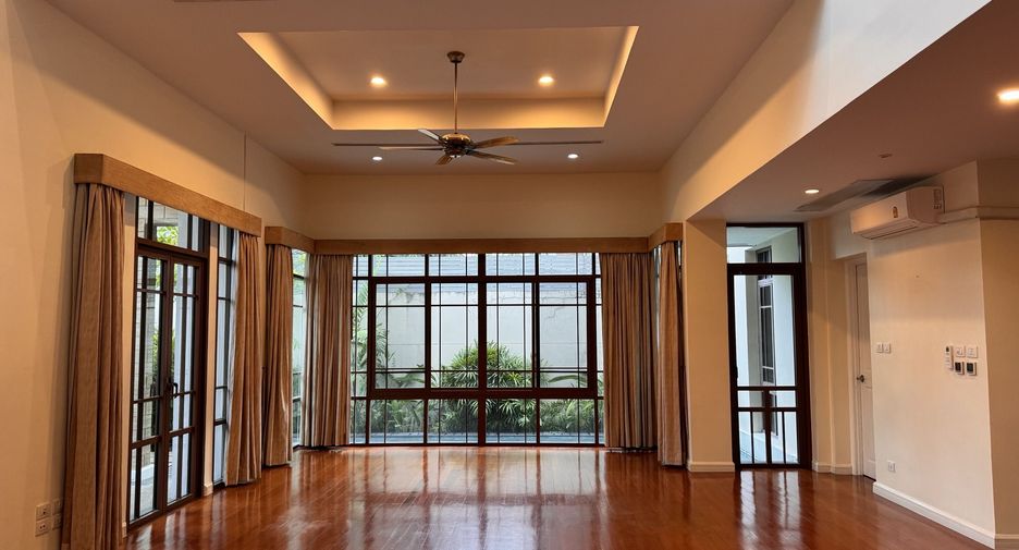 ให้เช่า 4 ห้องนอน บ้านเดี่ยว ใน วัฒนา, กรุงเทพฯ