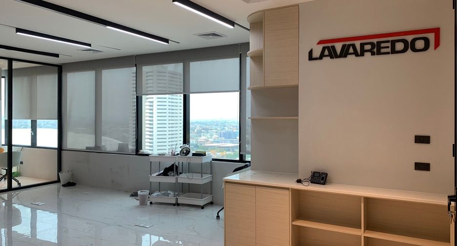 À louer bureau à Bang Na, Bangkok