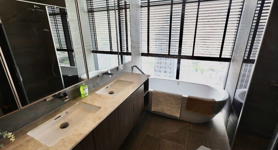 For rent 2 bedrooms condo in Ratchathewi, Bangkok