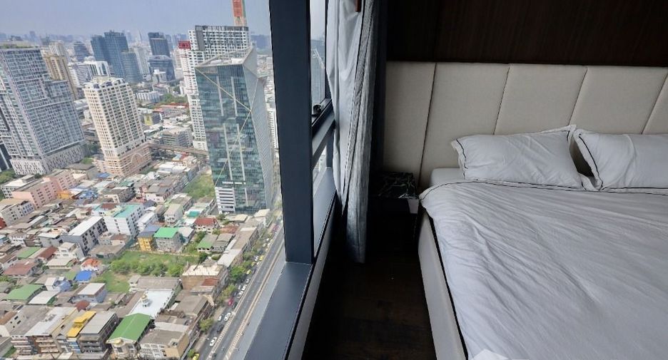 For rent 2 bedrooms condo in Ratchathewi, Bangkok