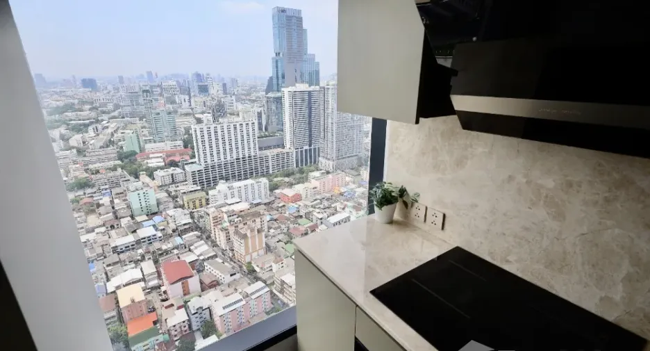 For rent 2 bedrooms condo in Ratchathewi, Bangkok