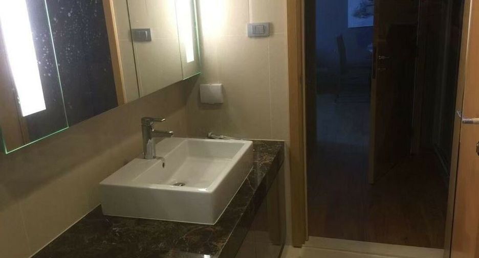 Condo en alquiler de 2 habitaciones en Khlong Toei, Bangkok