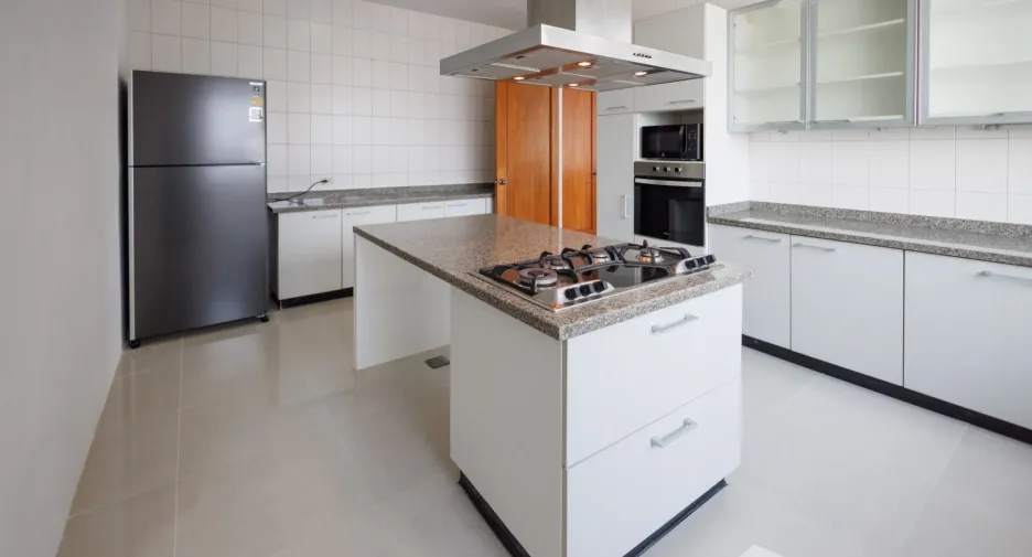 Wohnung zur Miete mit 4 Zimmer in Khlong Toei, Bangkok