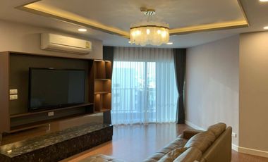 À louer 3 chambres condo à Huai Khwang, Bangkok