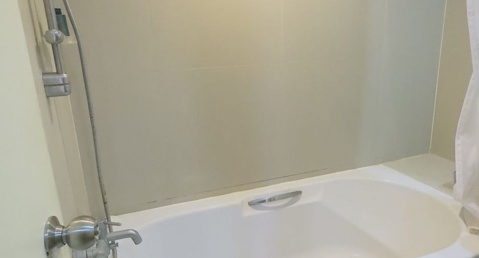 For rent studio condo in Khlong Toei, Bangkok